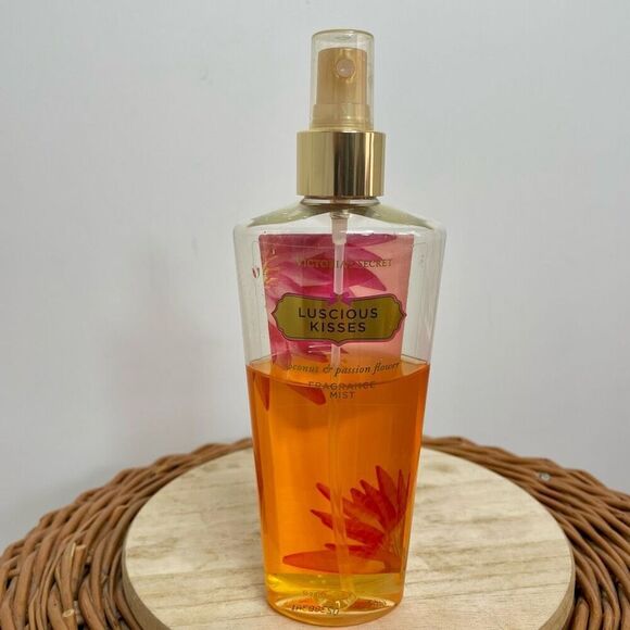 VICTORIA'S SECRET Luscious Kisses Refreshing Body Mist 8.4 oz  Pre Owned READ - Picture 6 of 6